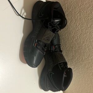 Kyrie basketball shoes- only worn once. Men’s size 10 great near new condition.